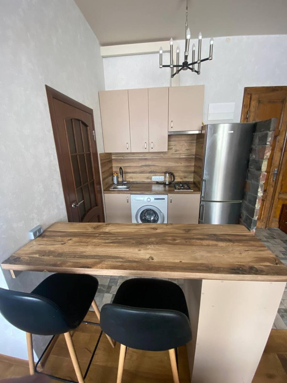 Апартаменти На Вулиці Антоновича Lviv Exterior photo